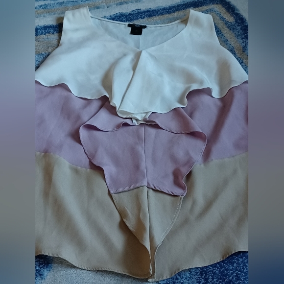 Ann Taylor Petite Tiered Ruffled Blouse💜✨️ - Picture 4 of 8